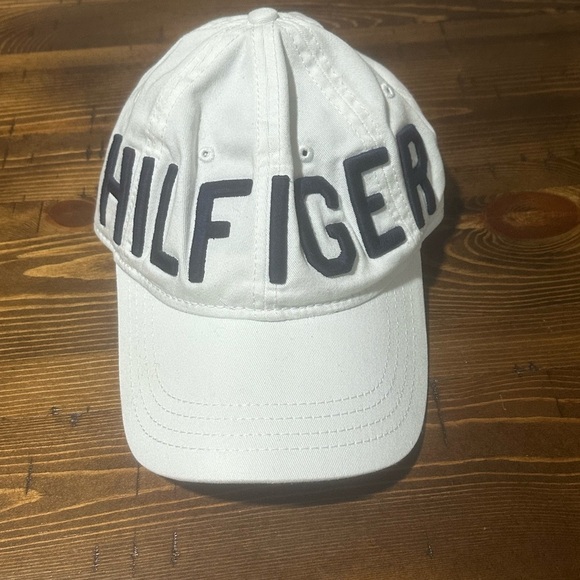 Tommy Hilfiger White Embroidered hat one size fits most - Picture 2 of 6